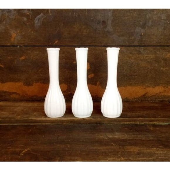 Vintage white milk glass flower vases set of 3 - Picture 7 of 7
